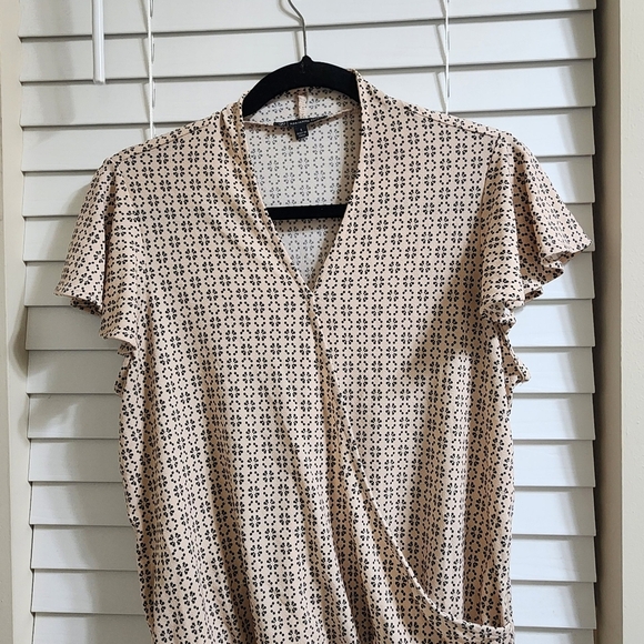 Adrienne Papell Size small Women's Beige Pink Patterned Top - Picture 4 of 4
